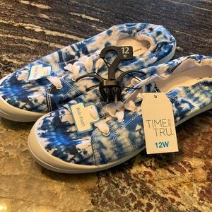 Time and Tru Woman’s White and Blue Sneakers Size 12W